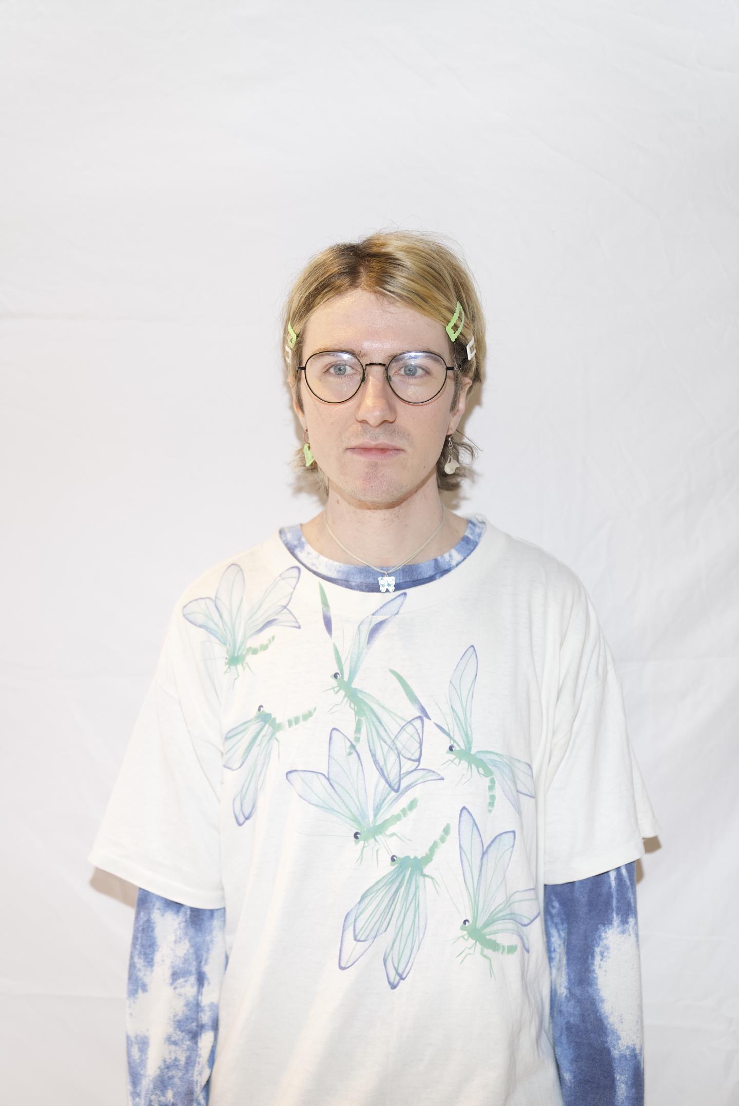 A photo of and with a white backdrop